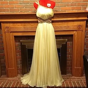 EUC sz 6 Sherri Hill prom dress